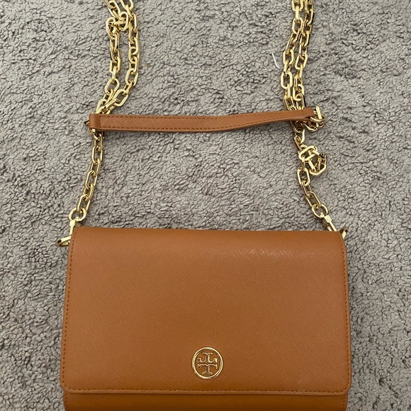 Tory Burch Saffiano Leather Robinson Chain Wallet - Picture 2 of 16